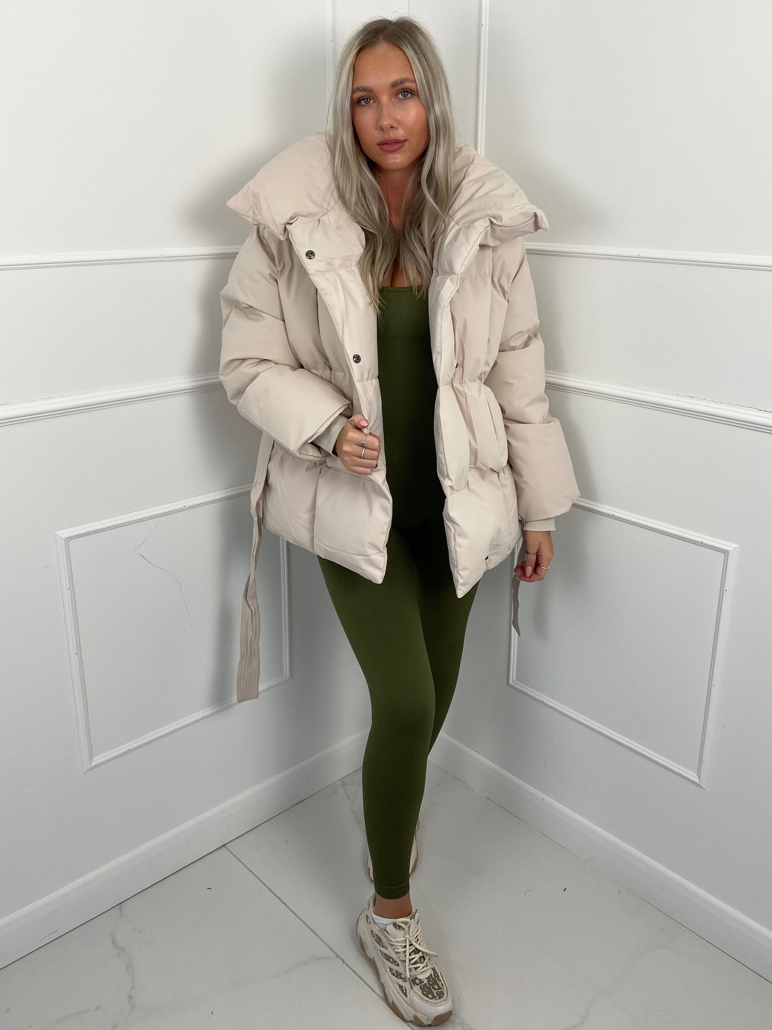 KARLY - Kurze Gürteltaschen-Pufferjacke